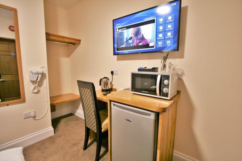 Central Studios Gloucester Place By Roomsbooked Cheltenham Exterior photo