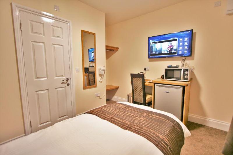 Central Studios Gloucester Place By Roomsbooked Cheltenham Exterior photo